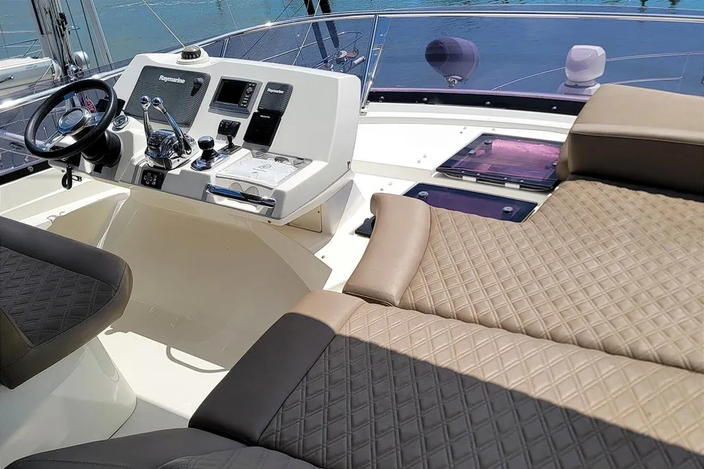 2014 Prestige 550 (48)